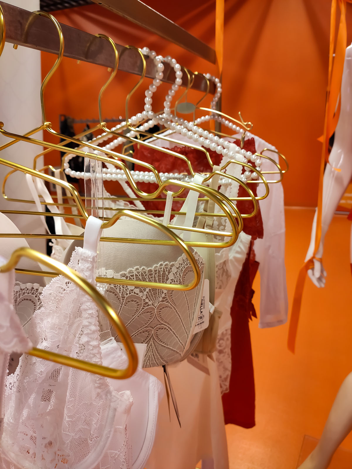 Bielizna ślubna - niezbędny dodatek do suknie ślubnej