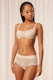 Szorty Triumph 10219748 Body Make-Up Illusion Lace Shorty 00NZ-nude beige