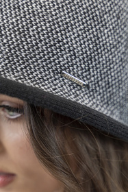 Kapelusz Vivisence 7044 czarna pepitka 