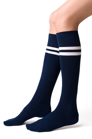 Wyroby pończosznicze podkolanówki Steven 072 bawełniane z paskami granatowy 